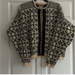 Vintage Dale of Norway Snowflake Floral Panel Nordic Wool Knit Sweater.